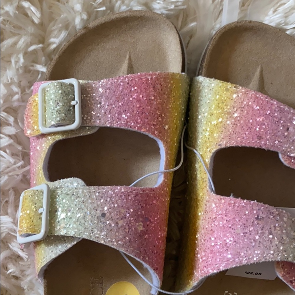 NEW✨PLACE Sandals - Picture 5 of 11
